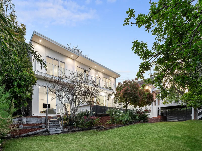 12 Cradley Avenue, Kew