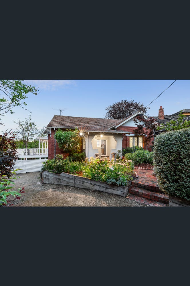 12 Cradley Avenue, Kew