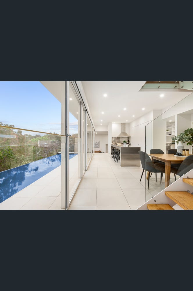 12 Cradley Avenue, Kew