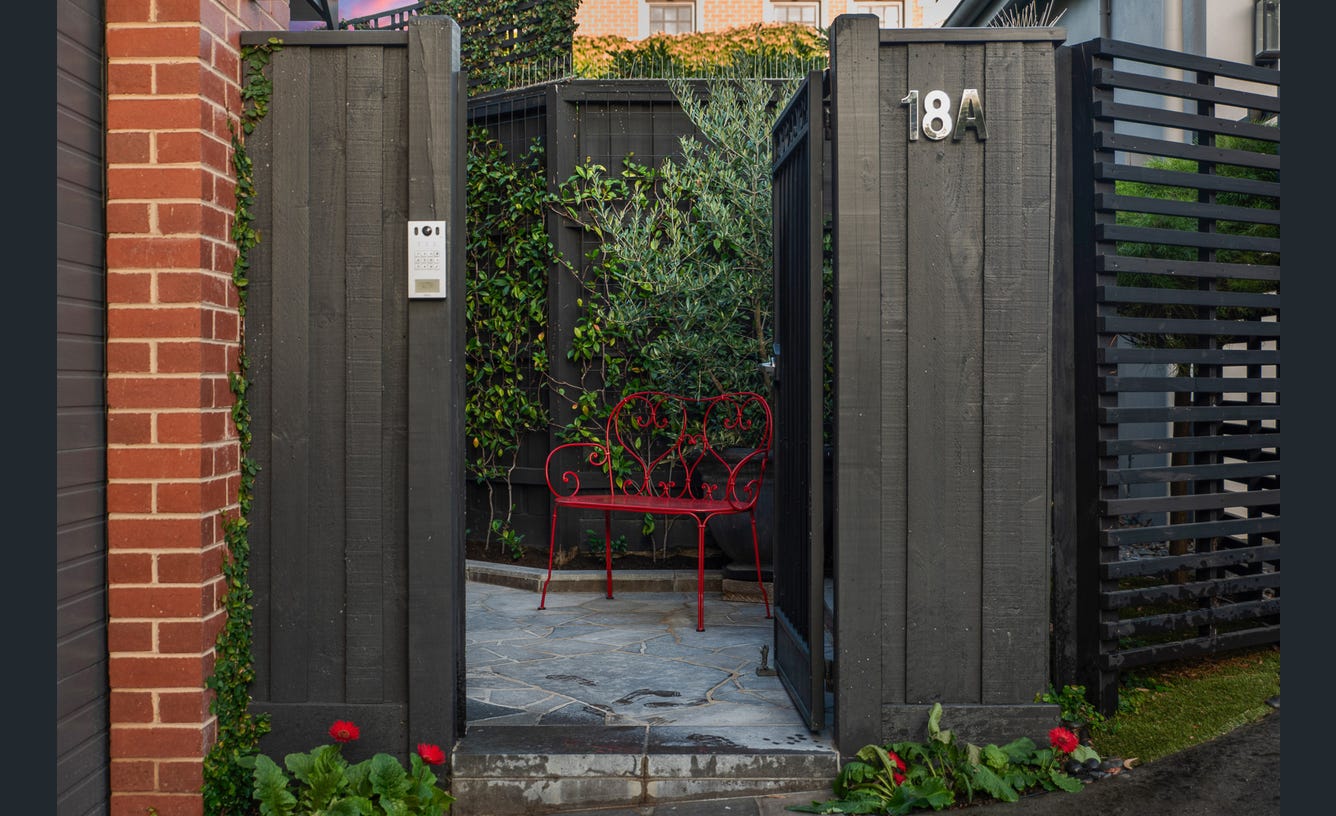 18a Ferncroft Avenue, Malvern East