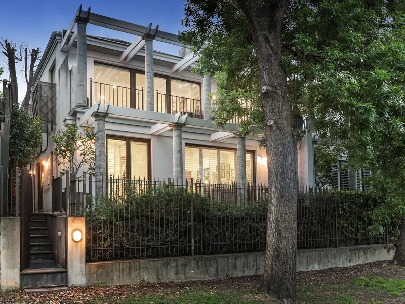1A Matthews Court, Toorak