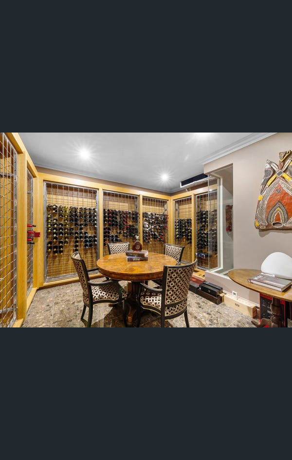 1A Matthews Court, Toorak