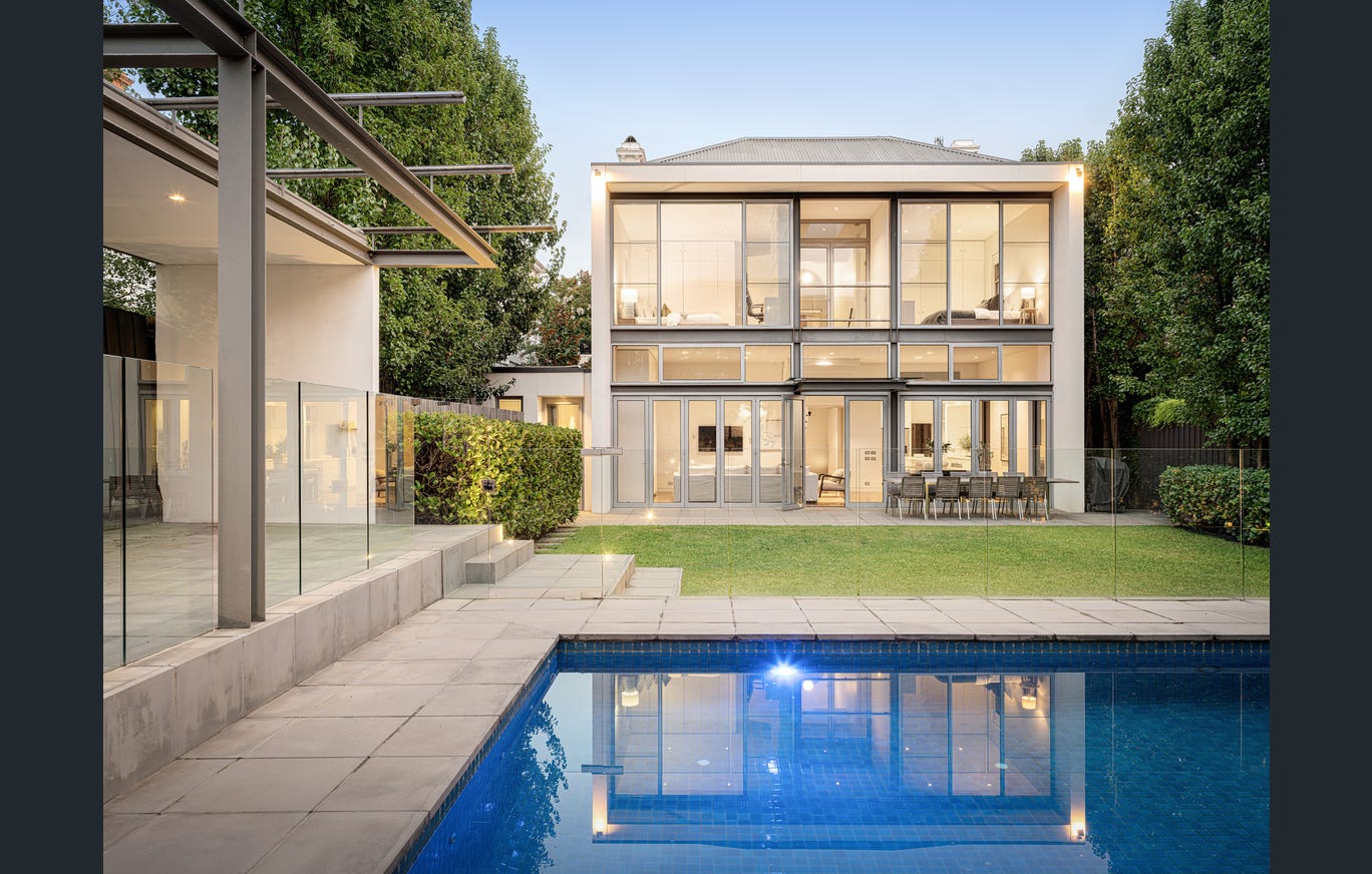 20 Mathoura Road, Toorak