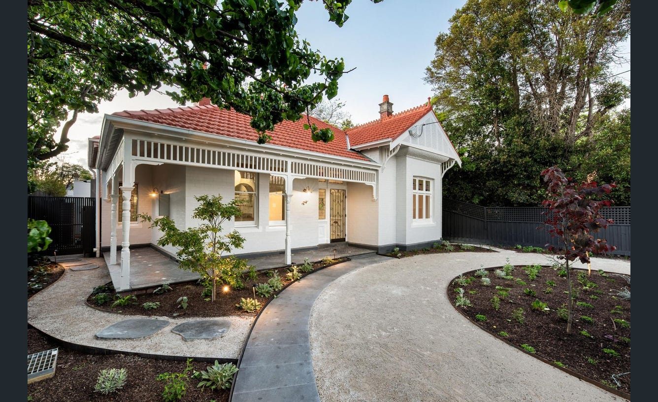 24 Glendearg Grove, Malvern