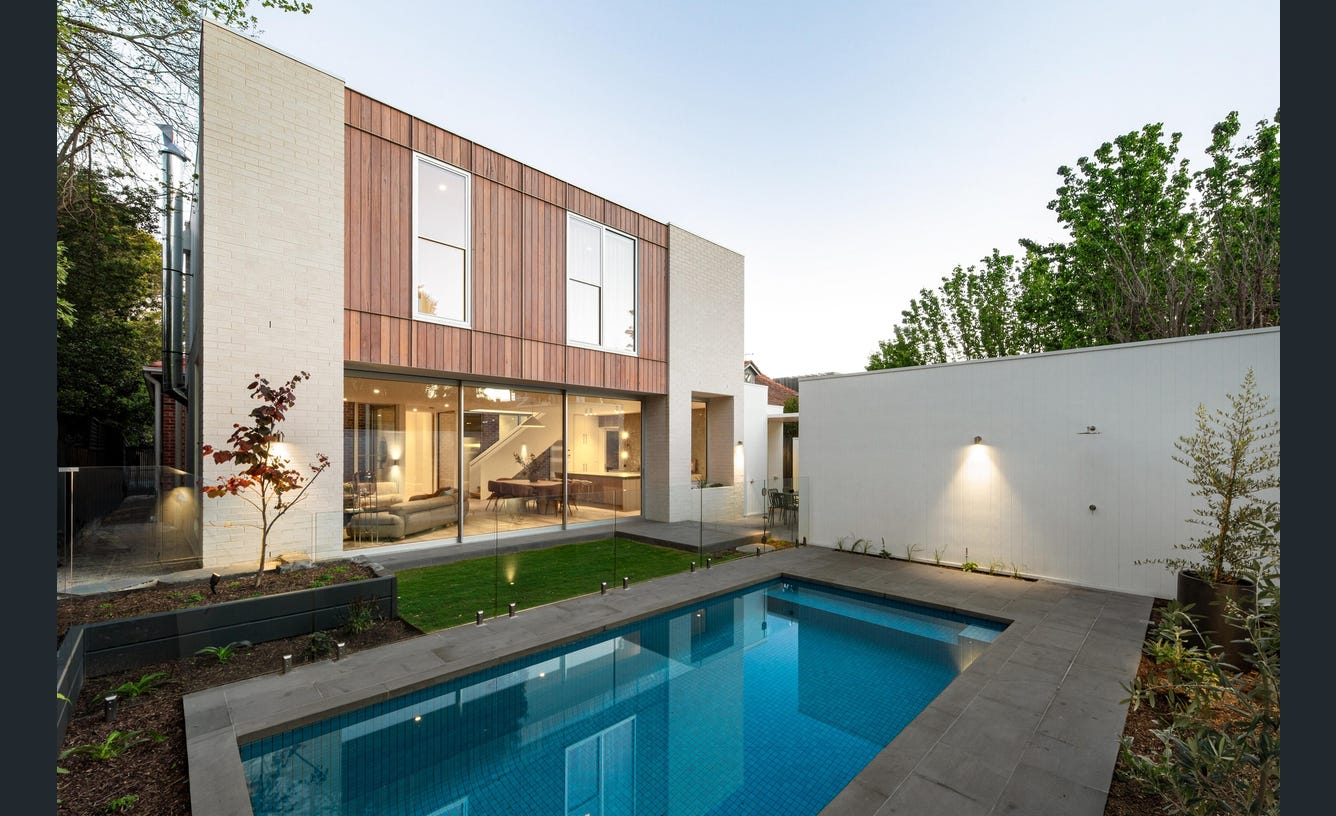24 Glendearg Grove, Malvern