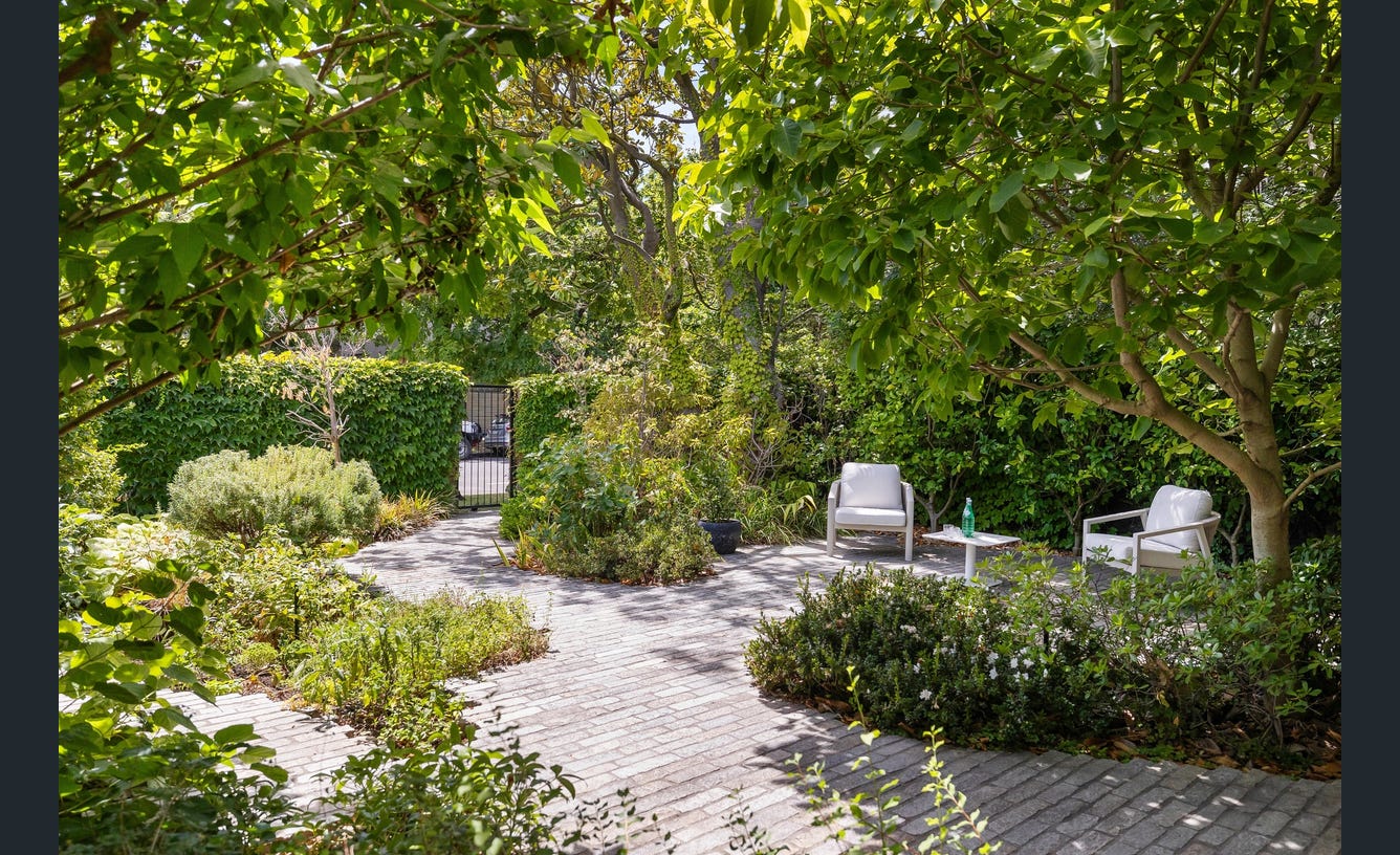 27 Tivoli Place, South Yarra