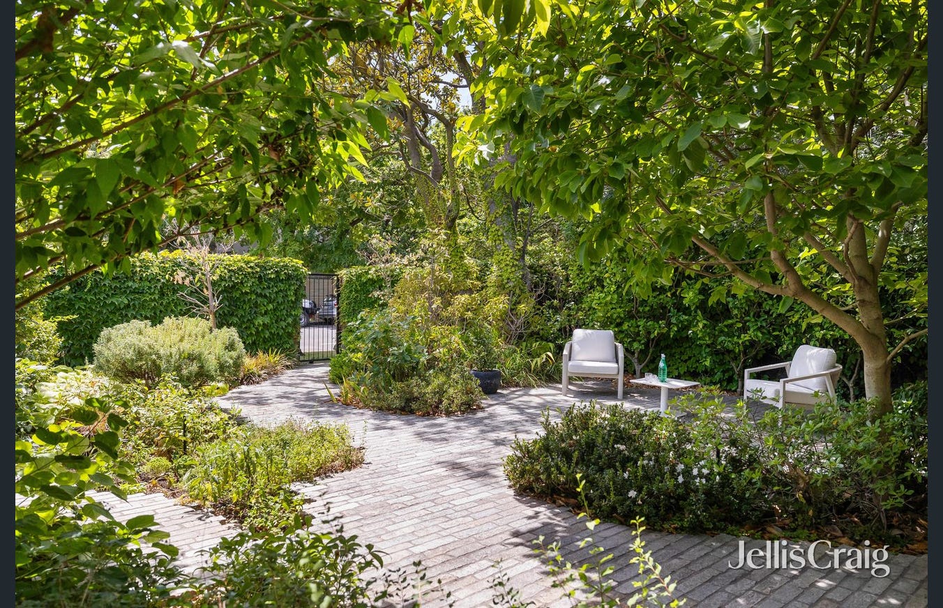 27 Tivoli Place, South Yarra