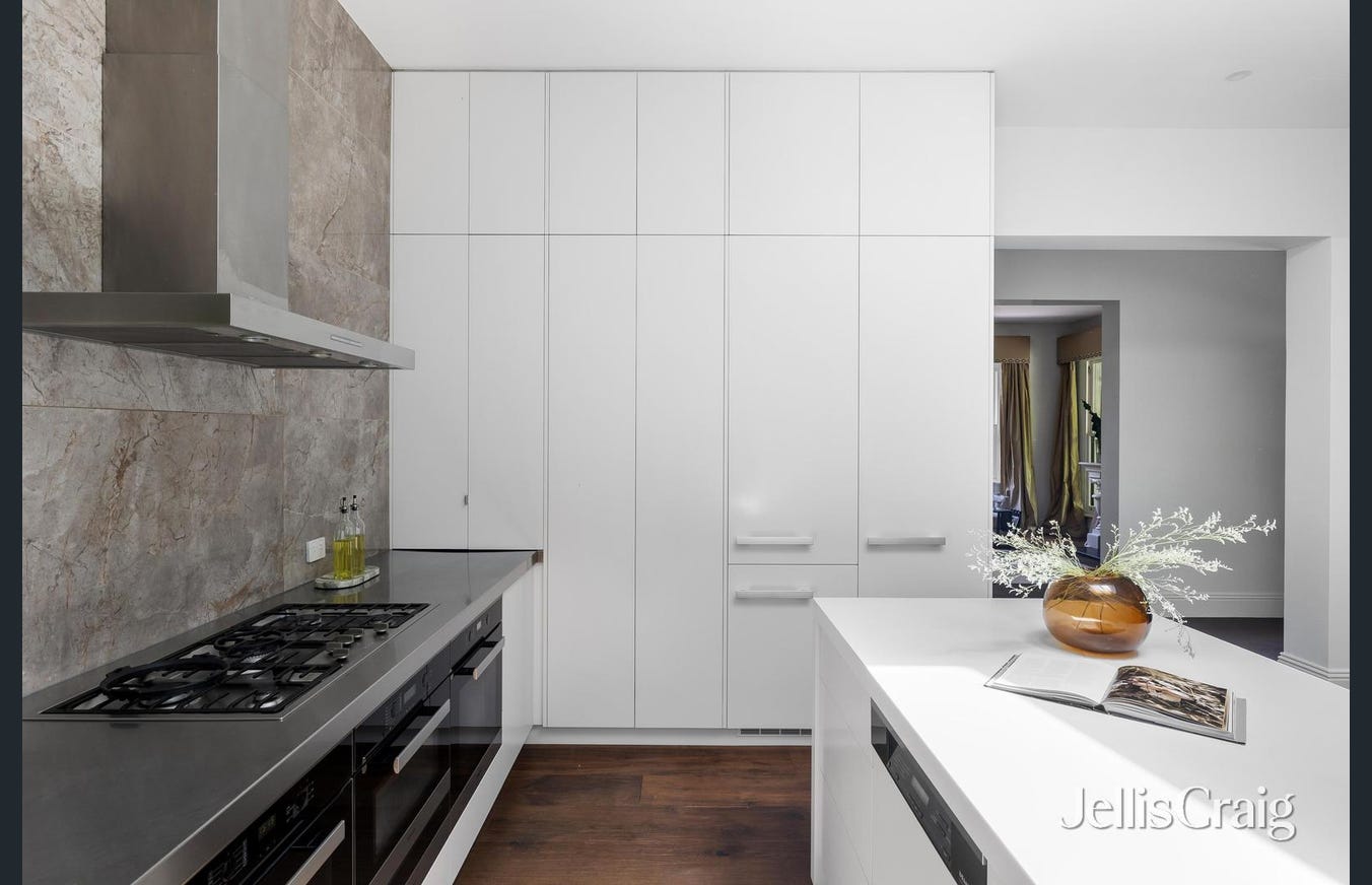 27 Tivoli Place, South Yarra