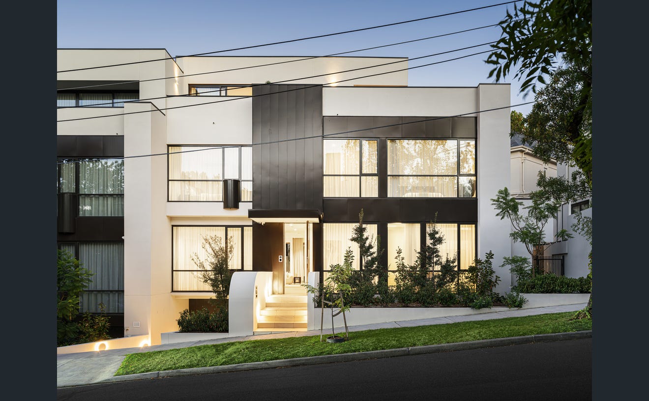 2A Yarradale Road, Toorak