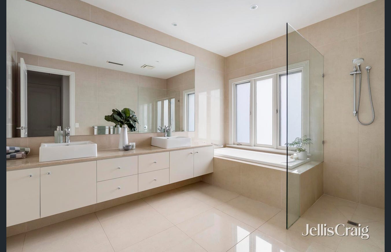 2 Segtoune Street, Kew