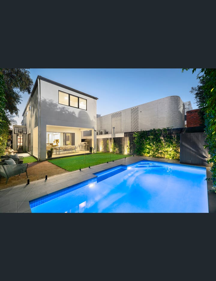 30 Shaftesbury Avenue, Malvern