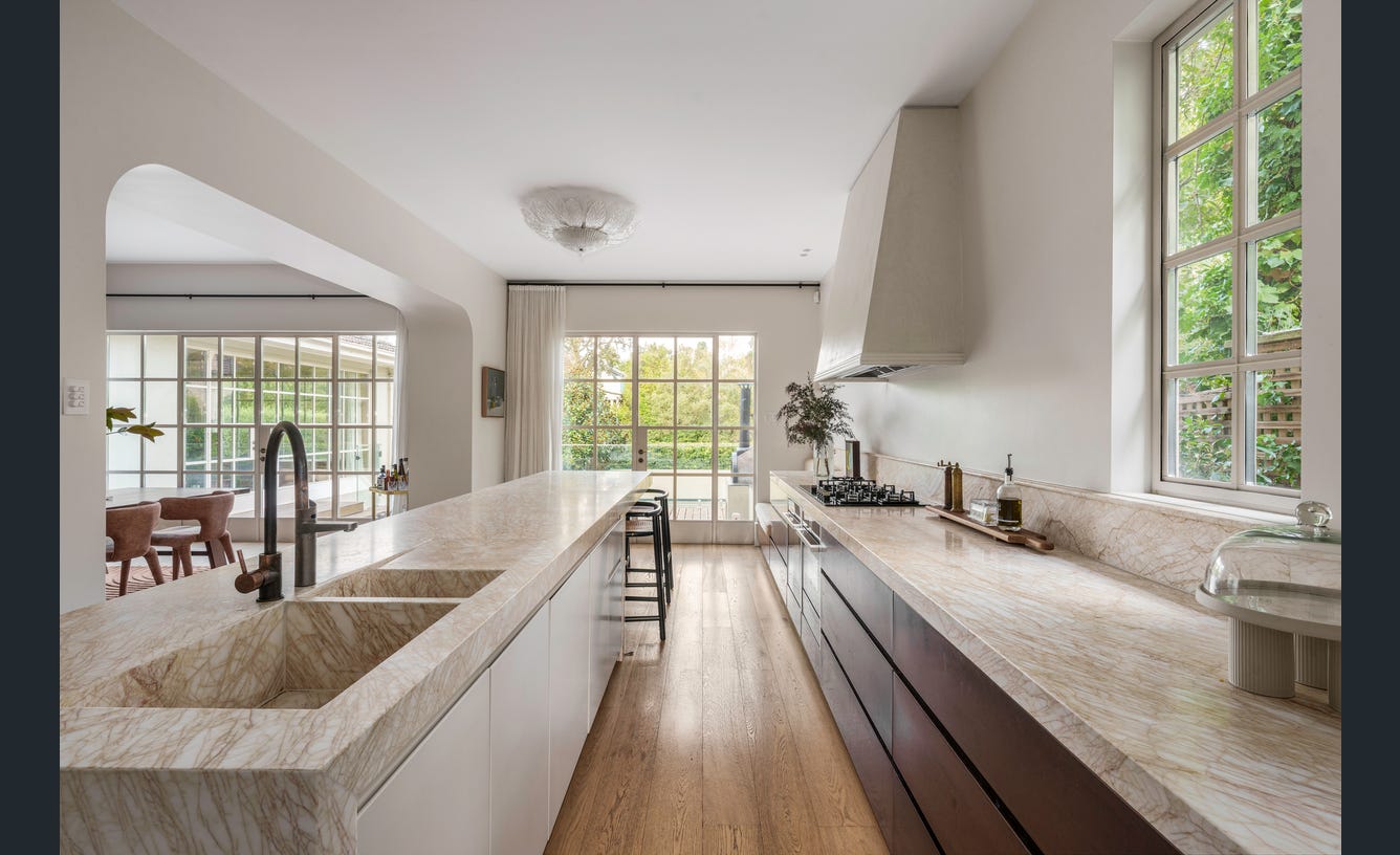 32 Linlithgow Road, Toorak