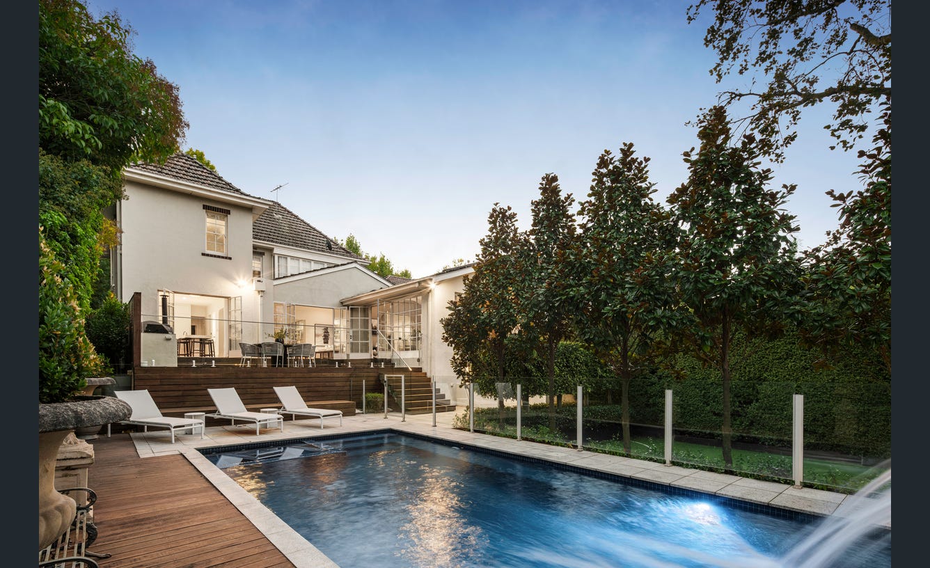 32 Linlithgow Road, Toorak