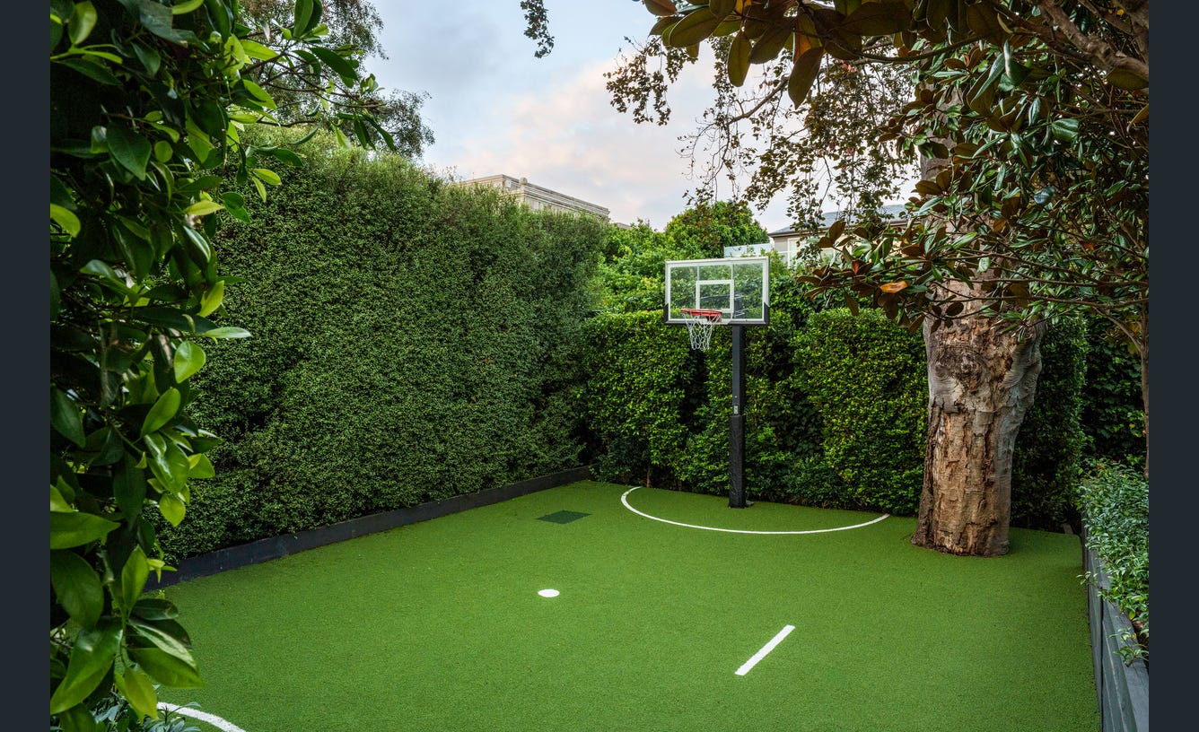 32 Linlithgow Road, Toorak