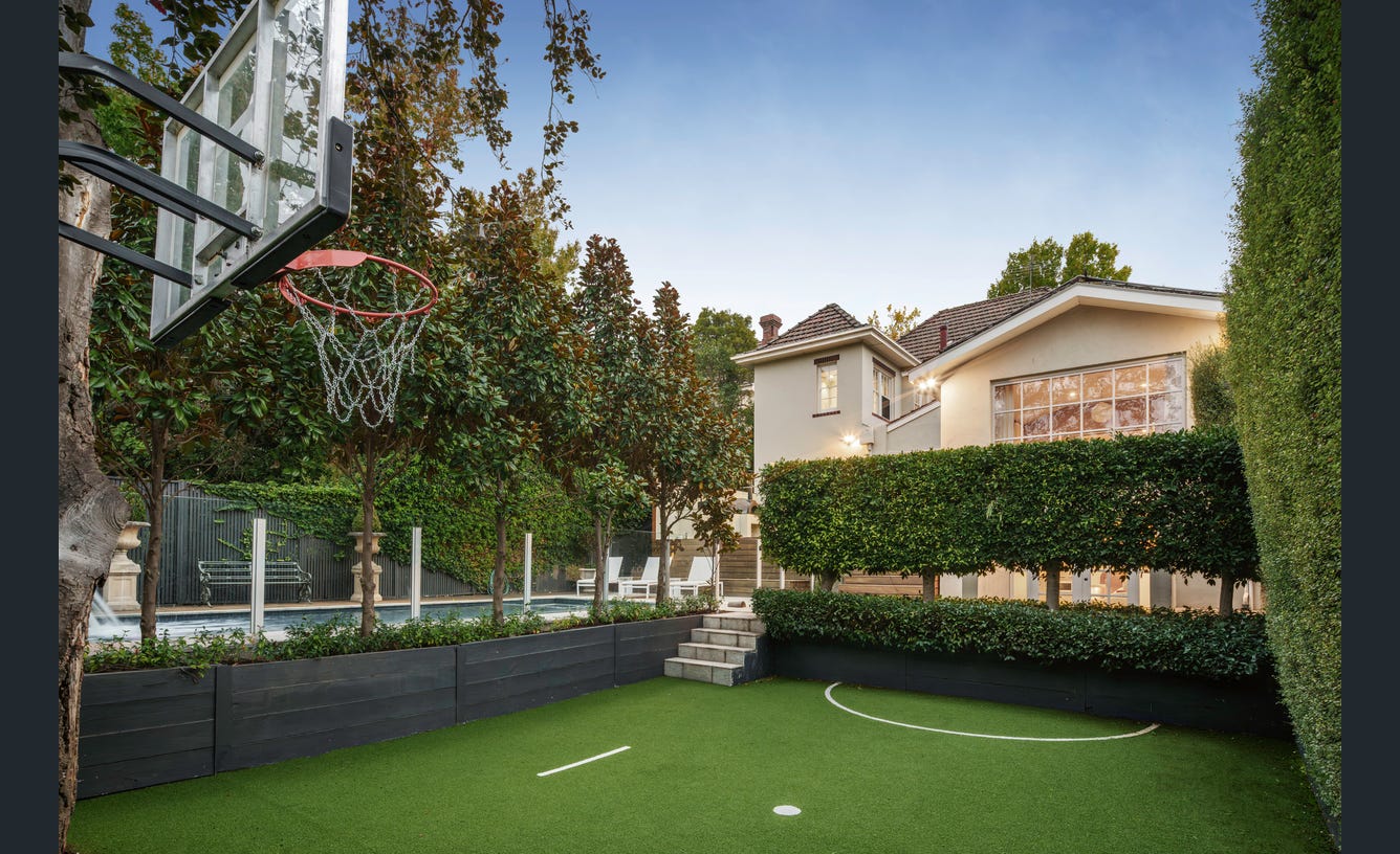 32 Linlithgow Road, Toorak
