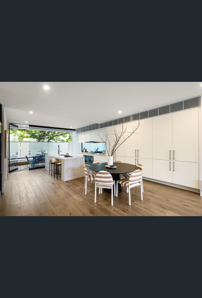 33 Lambert Road, Toorak