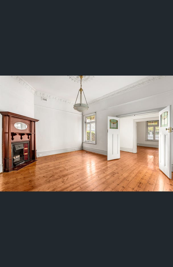 34 Woodside Crescent, Toorak