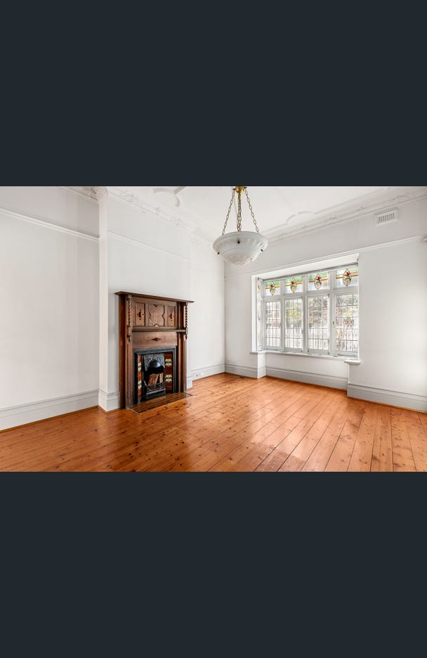 34 Woodside Crescent, Toorak