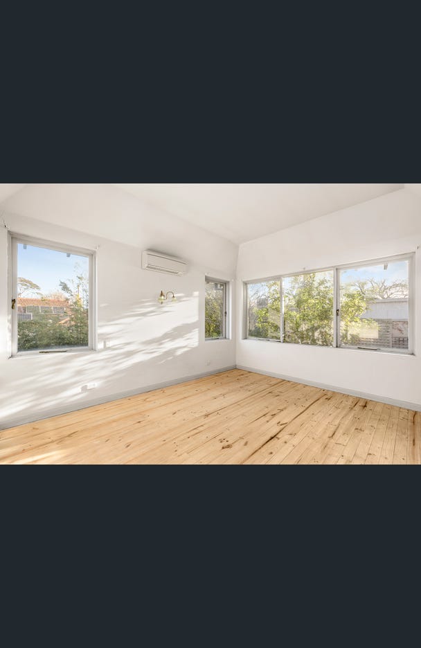 34 Woodside Crescent, Toorak