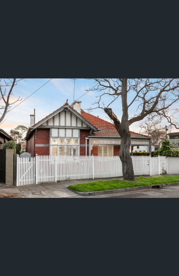 34 Woodside Crescent, Toorak