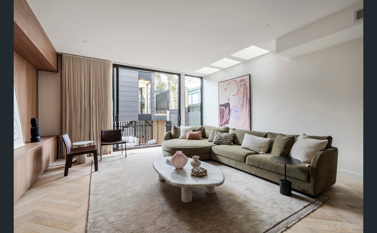 37 Canterbury Road, Toorak