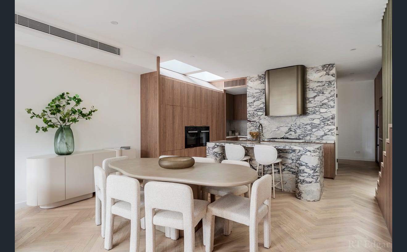 37 Canterbury Road, Toorak