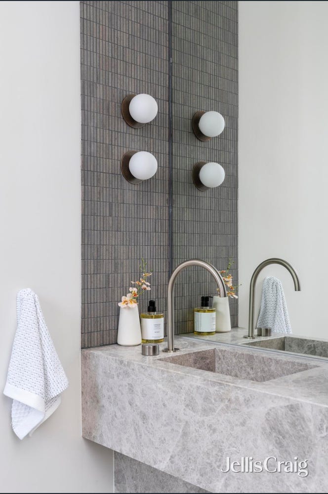 37 Stoke Avenue, Kew