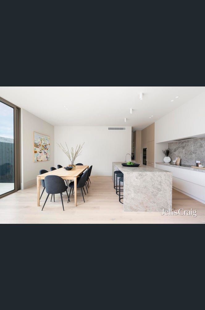 37 Stoke Avenue, Kew