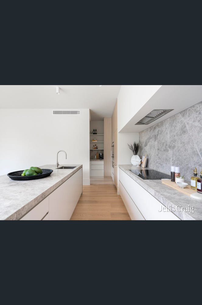 37 Stoke Avenue, Kew