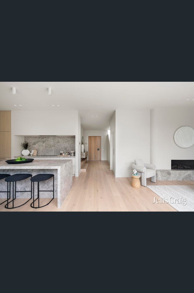 37 Stoke Avenue, Kew