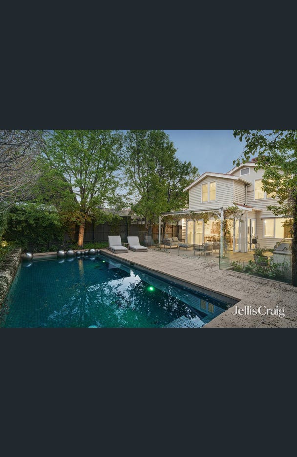 46 Victoria Road North, Malvern