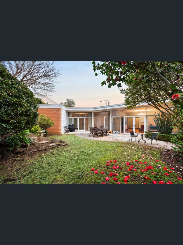 4 Nola Court, Toorak