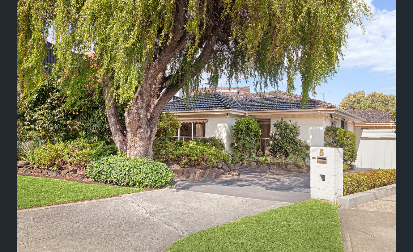 5 Martin Court, Toorak