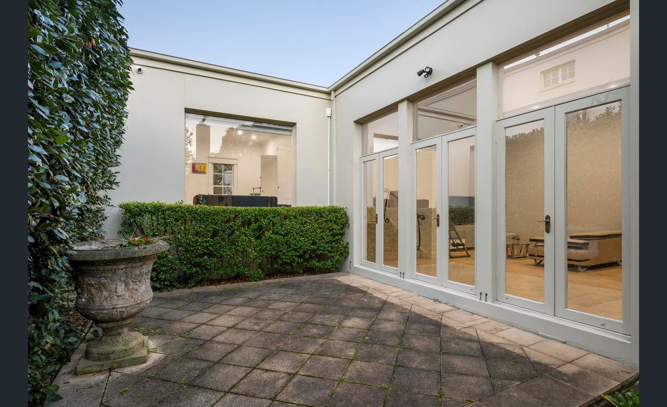 5 Power Avenue, Toorak