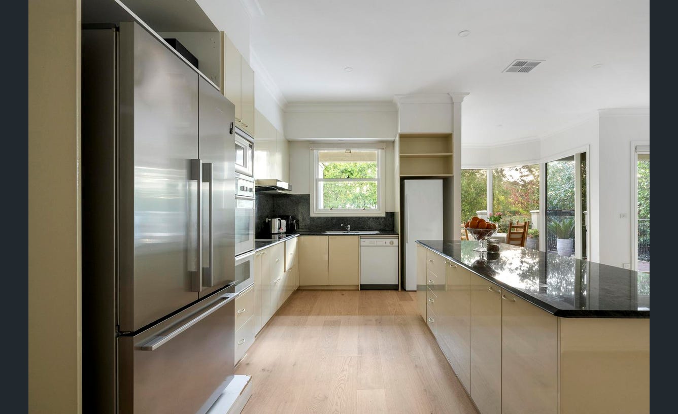 5 Power Avenue, Toorak