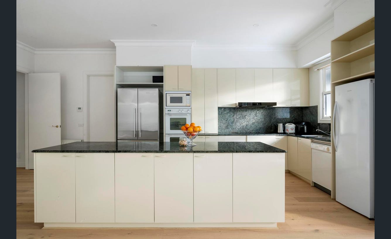 5 Power Avenue, Toorak