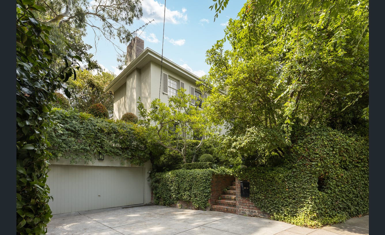 6 Blackfriars Close, Toorak