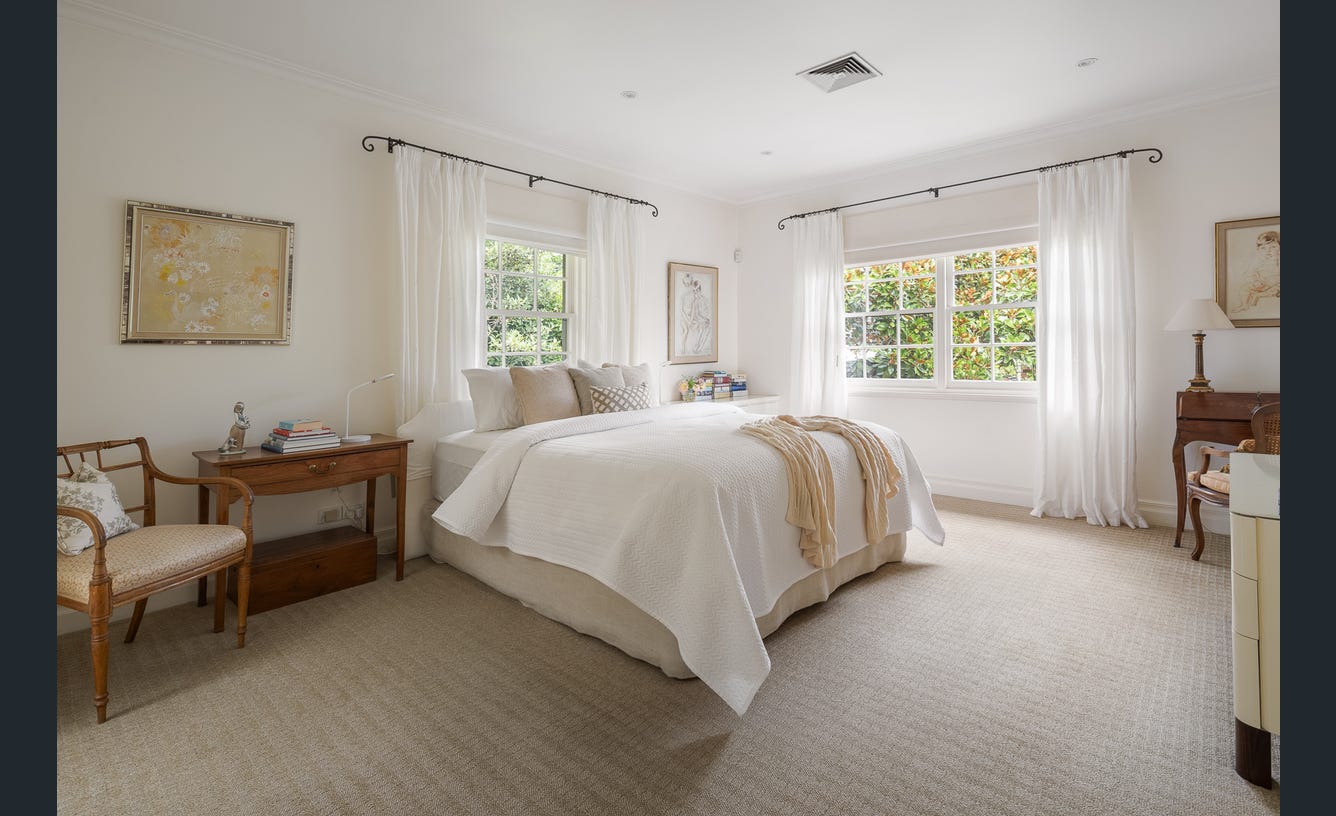 6 Blackfriars Close, Toorak