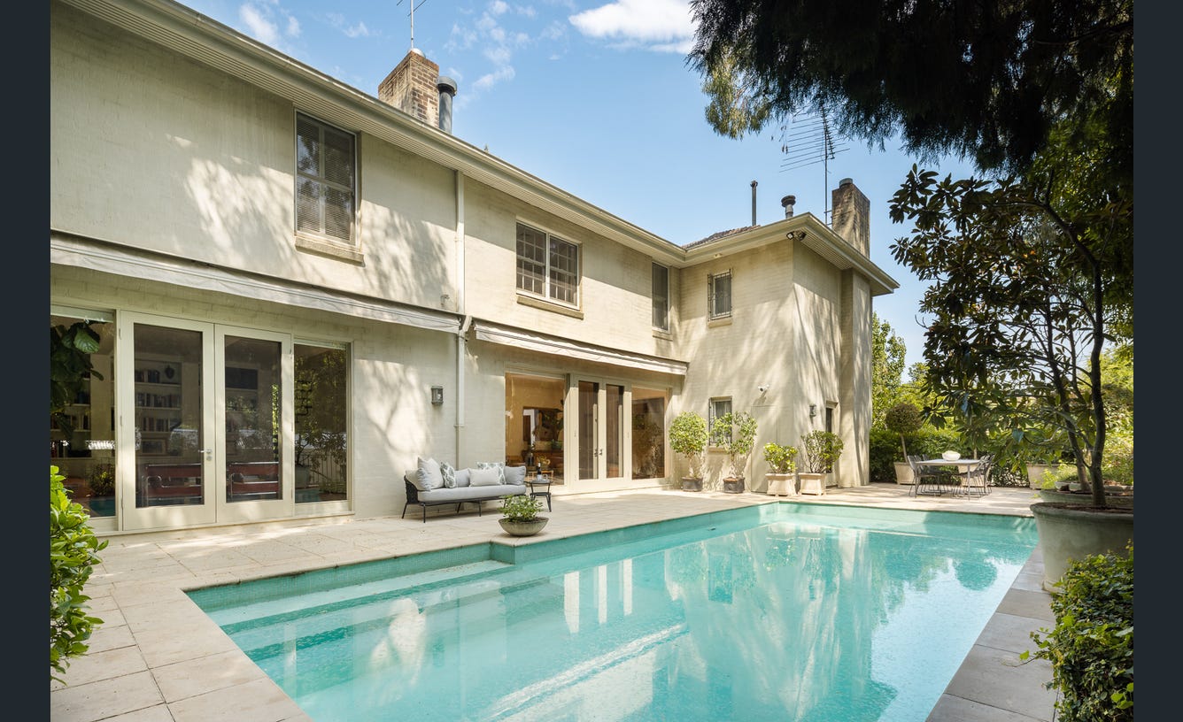 6 Blackfriars Close, Toorak