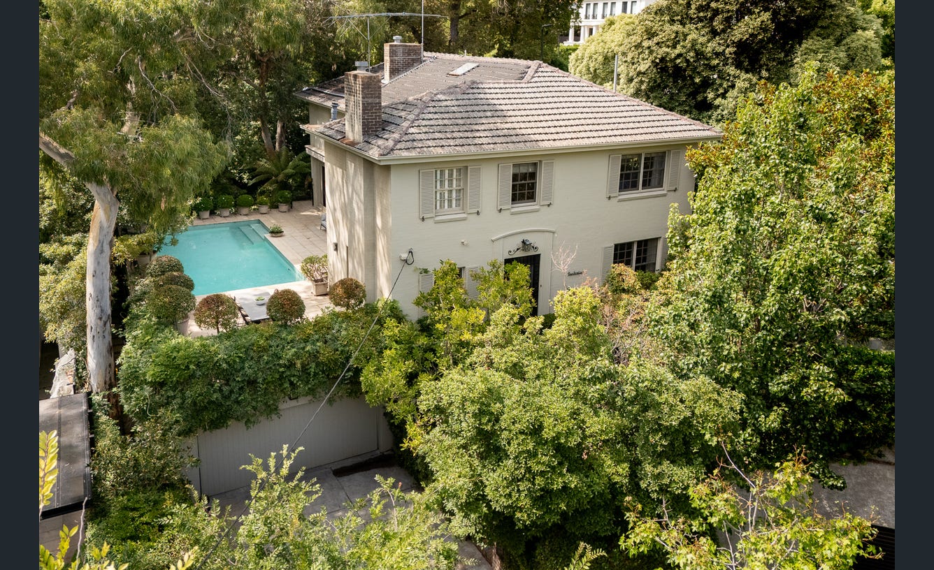 6 Blackfriars Close, Toorak