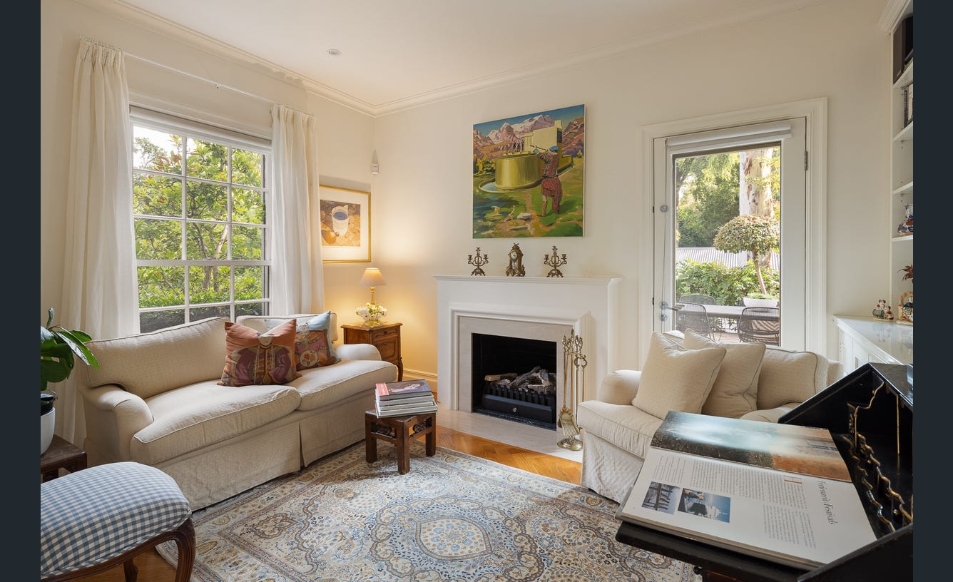 6 Blackfriars Close, Toorak