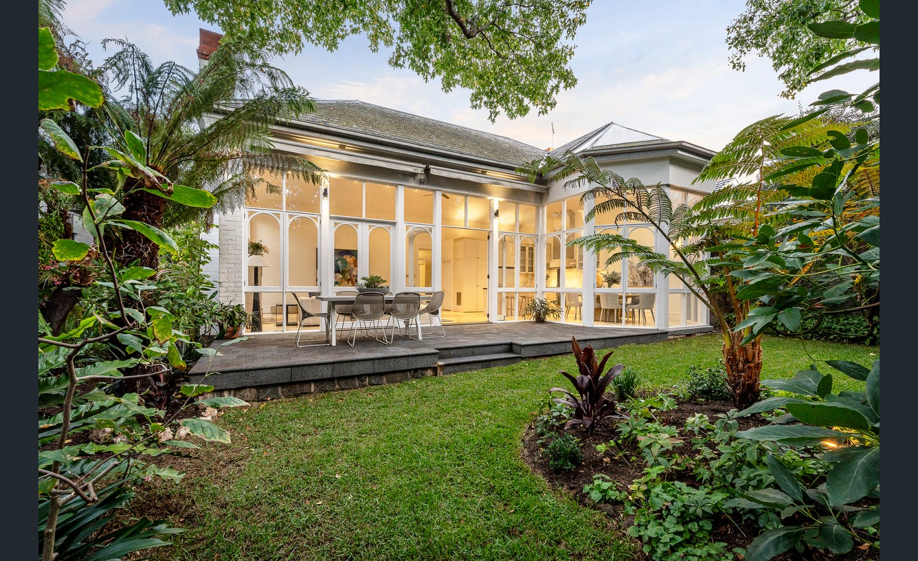 7 Hawksburn Road, South Yarra