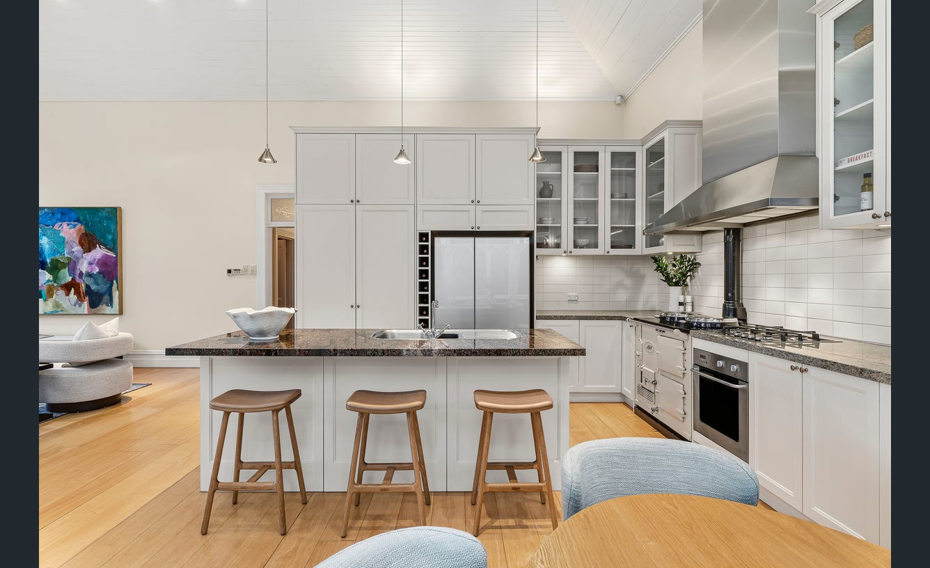 7 Hawksburn Road, South Yarra