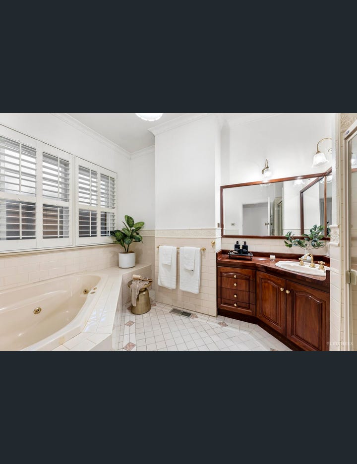 7 Woodburn Road, Hawthorn