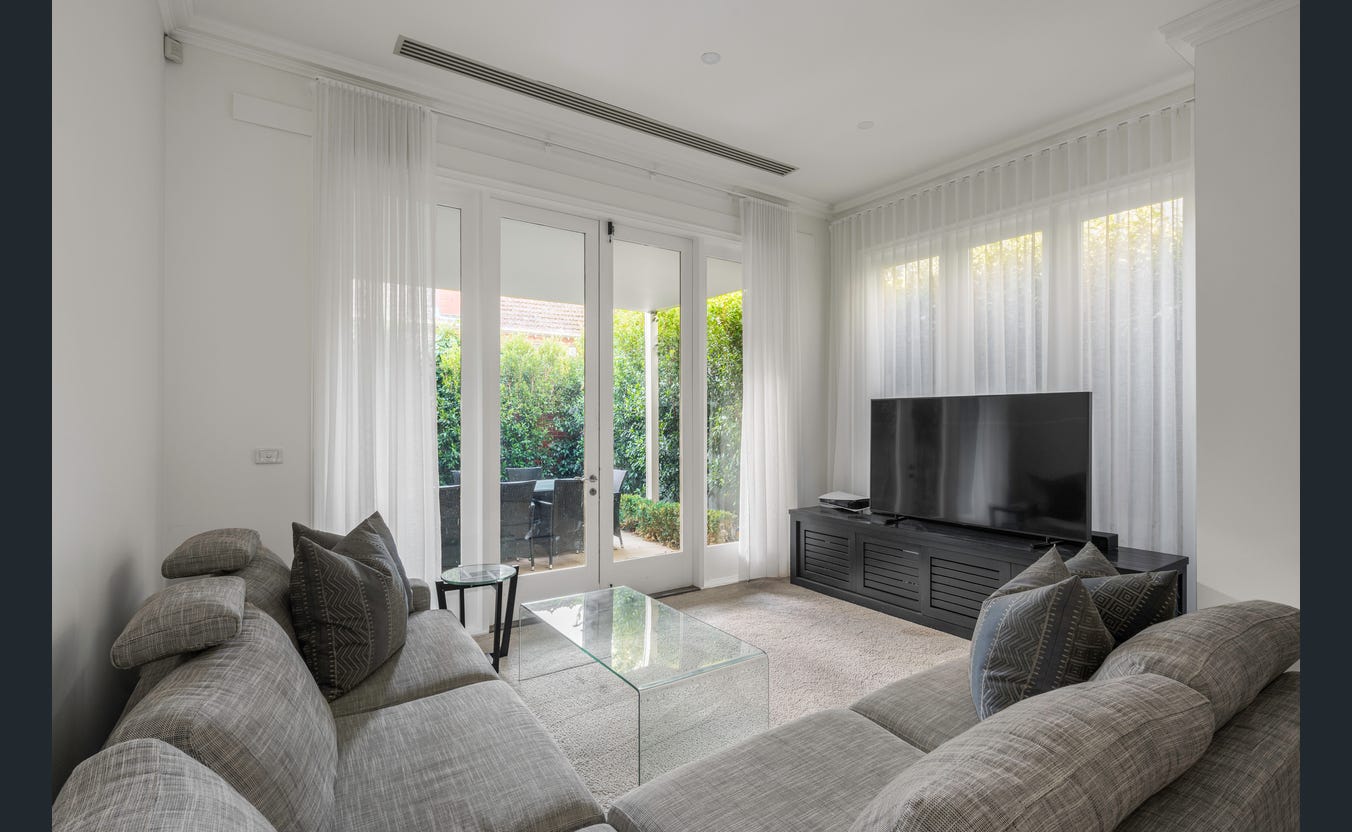 87a Mathoura Road, Toorak