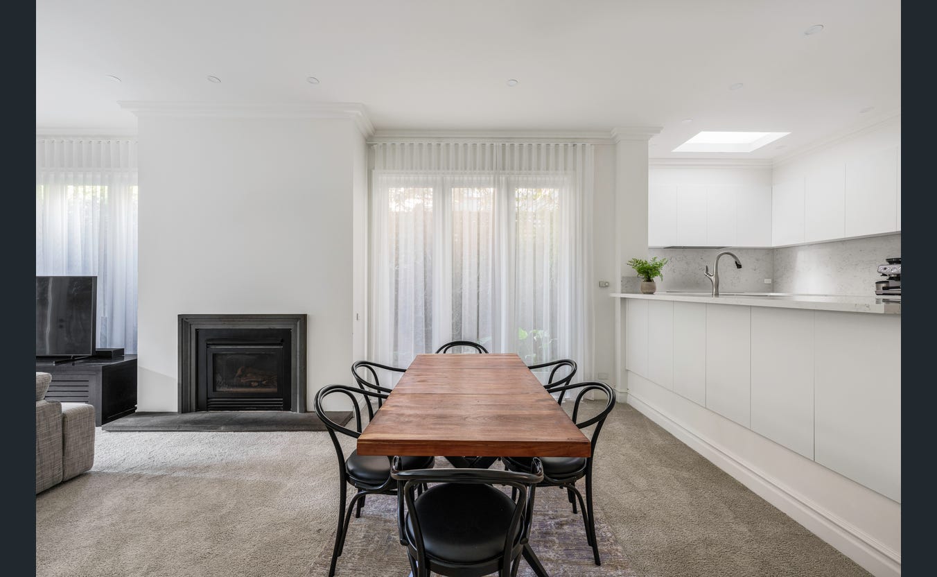 87a Mathoura Road, Toorak