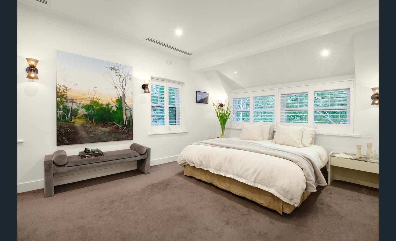 8 Evans Court, Toorak