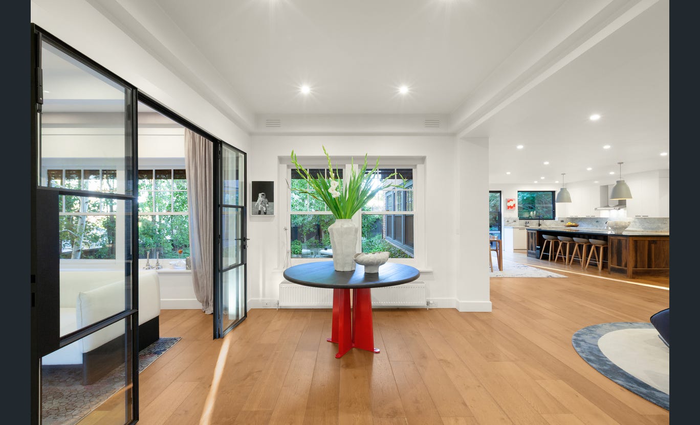8 Evans Court, Toorak