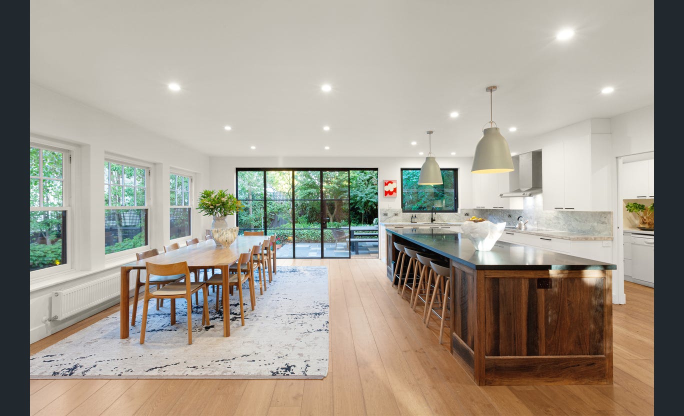 8 Evans Court, Toorak
