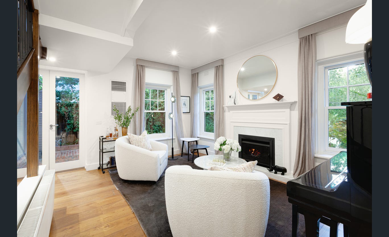 8 Evans Court, Toorak